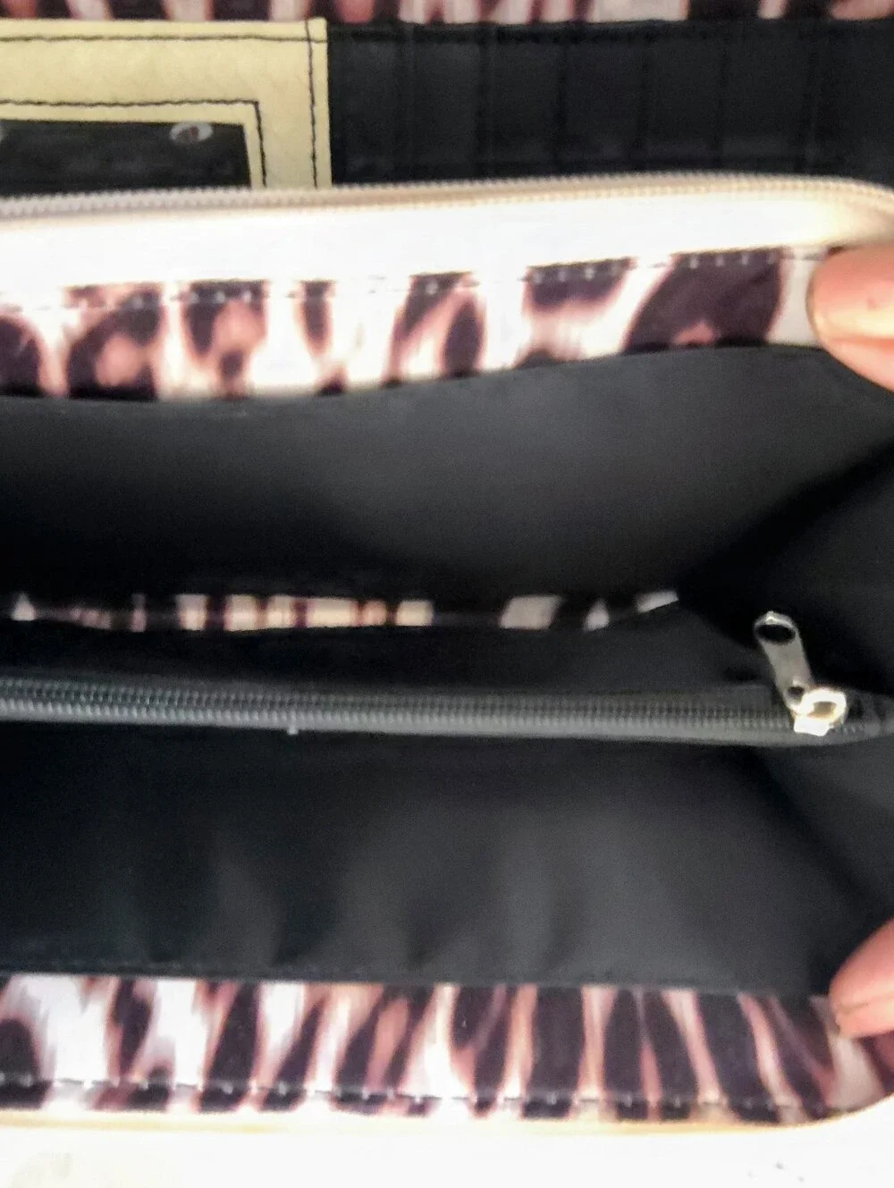 NWT Nicole Miller New York Beige Snake Skin Zip Wallet